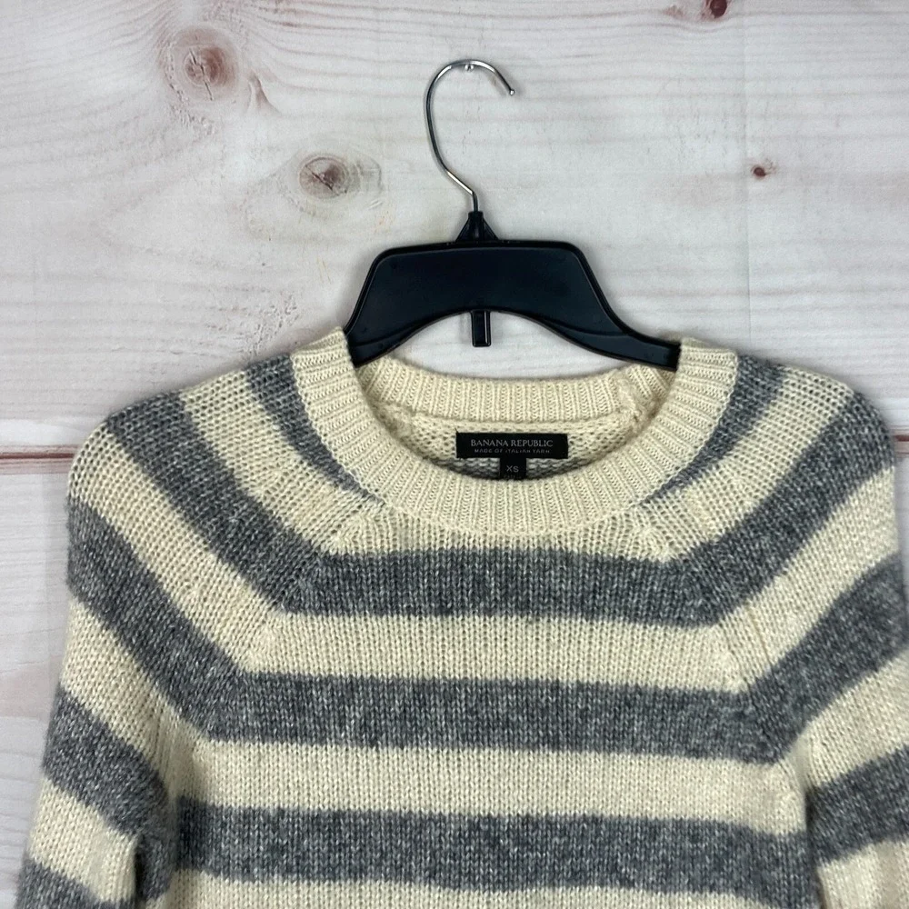 Banana Republic Sweater Womens XS Gray Ivory Italian Yarn Stripe Pullover Tunic